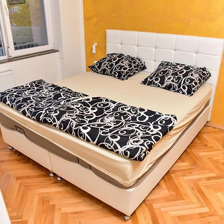 Goldi Apartman Banja Luka Buitenkant foto
